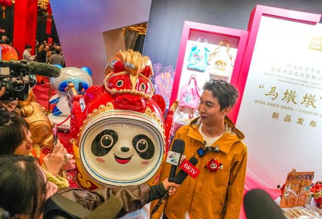 换新装！马墩墩来啦！ky开元棋牌冰墩墩再(图2)